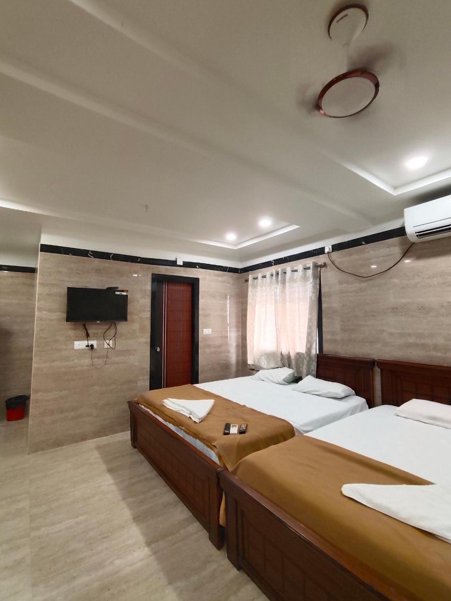 Rk Garuda Guest In Hotel เนลลอร์ ภายนอก รูปภาพ